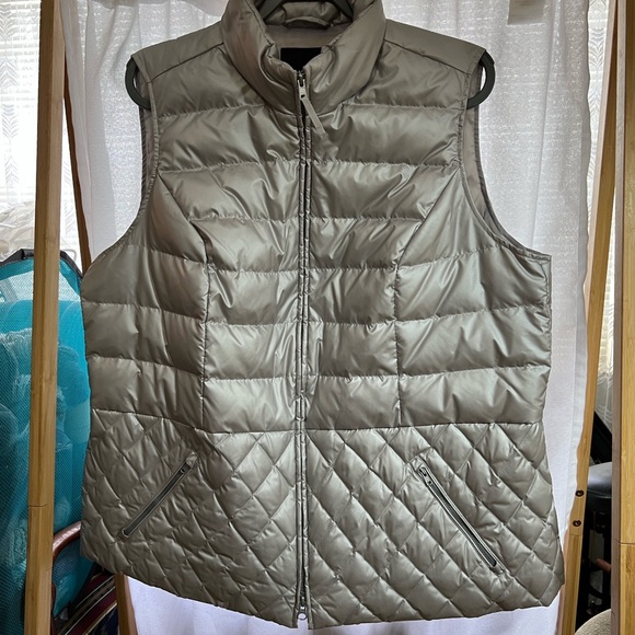 Talbots Down 2X NWT Women’s Quilted Puffer Vest - Silver - Picture 1 of 4